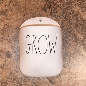 Rae Dunn “Grow” Wall Pocket